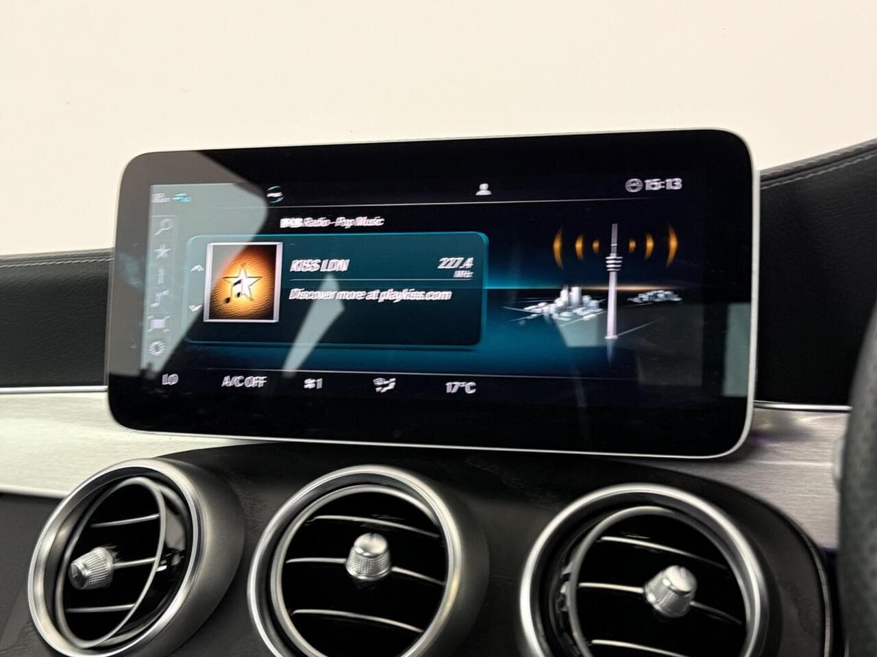 Mercedes-Benz C Class thumbnail Infotainment System