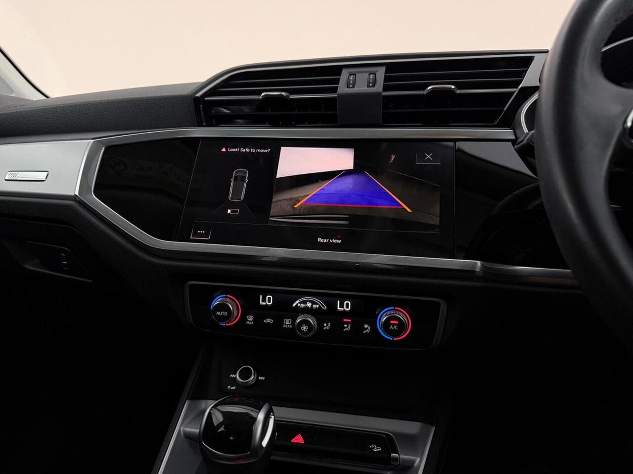 Audi Q3 thumbnail Infotainment System