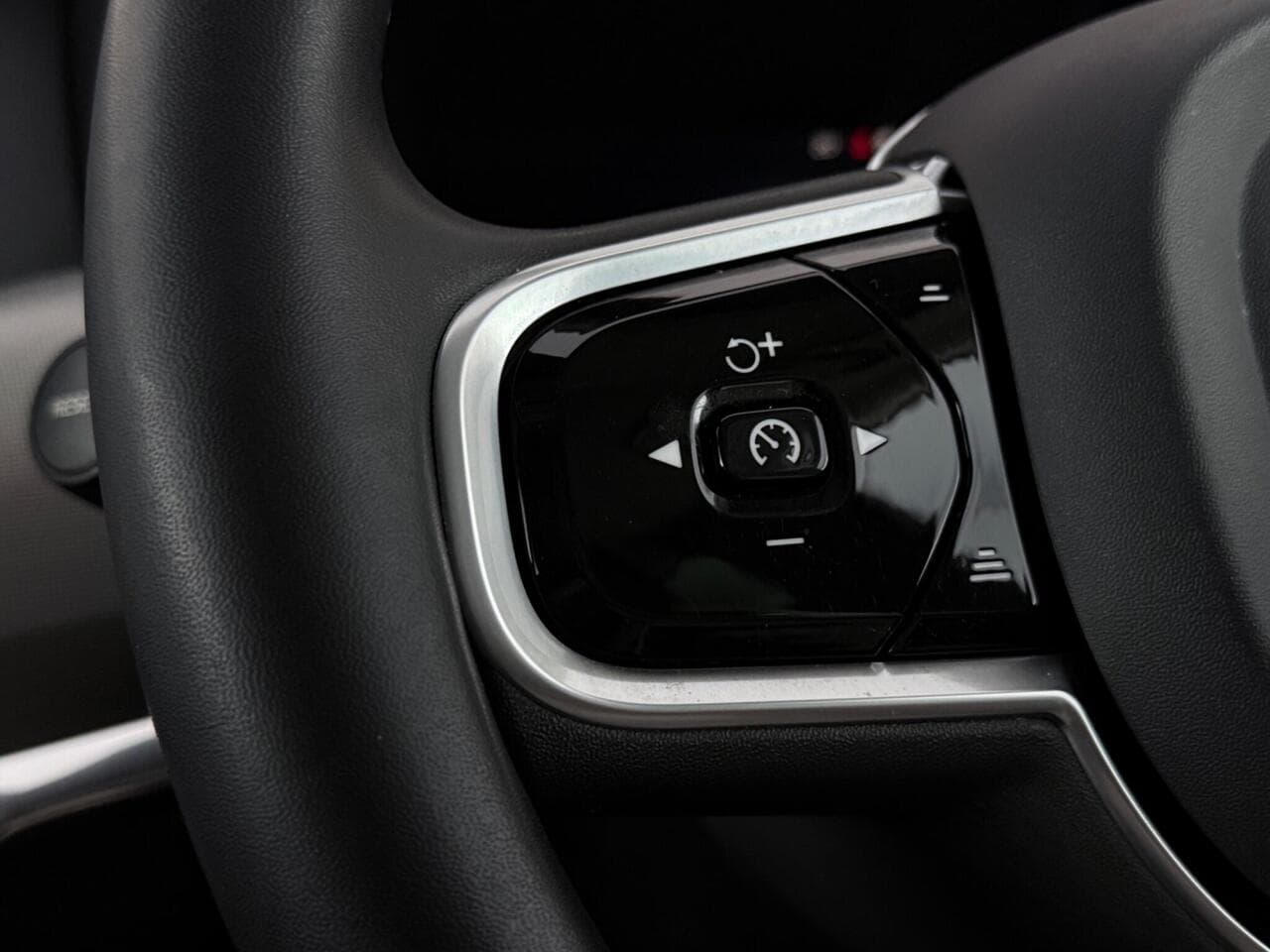 Volvo V90 thumbnail Misc Controls