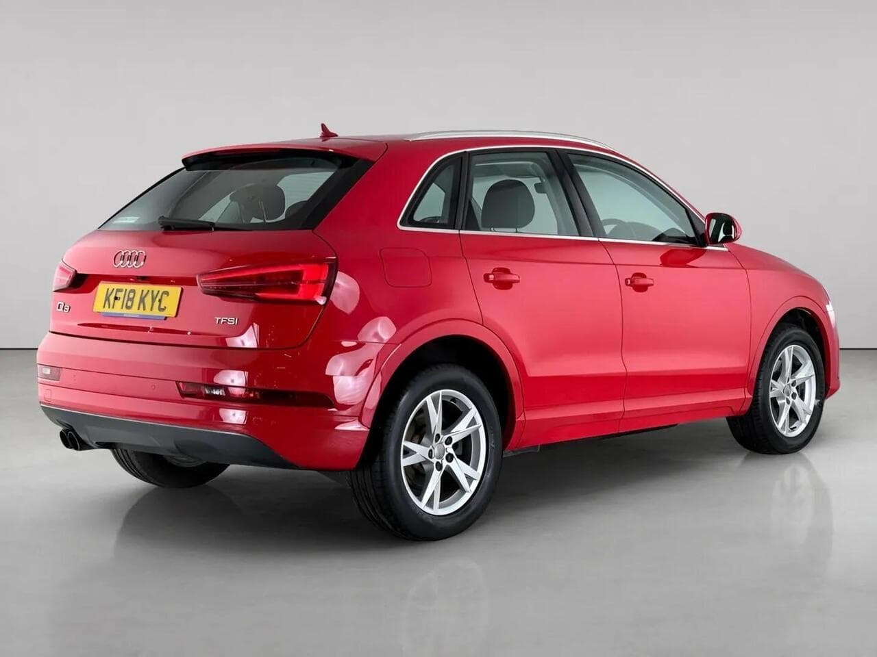 Audi Q3 thumbnail Rear Right