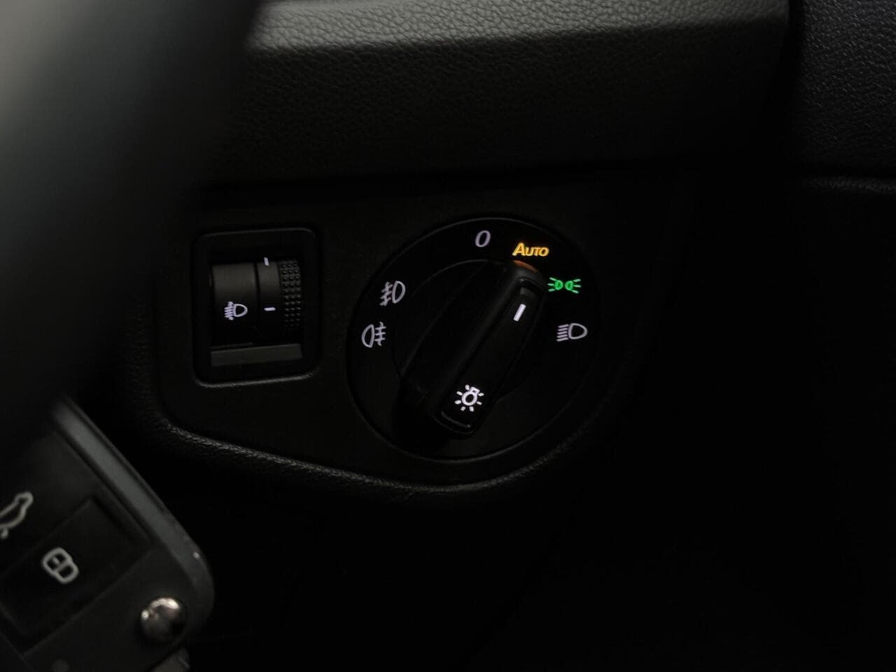 Volkswagen Polo thumbnail Misc Controls
