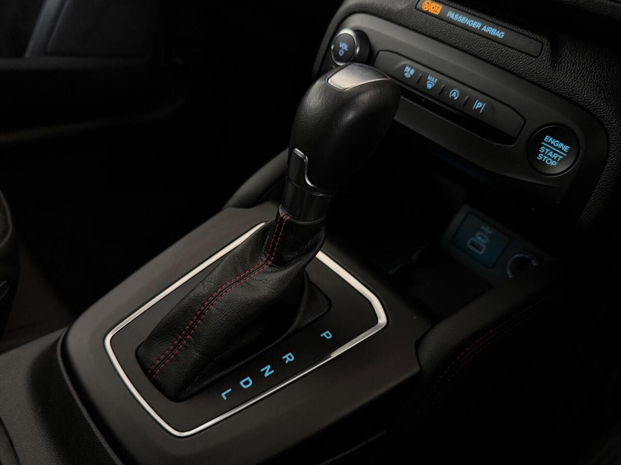 Ford Focus thumbnail Interior Front
