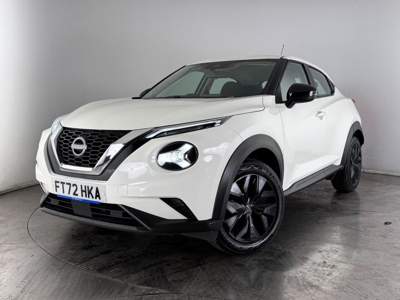 Nissan Juke thumbnail Front Left
