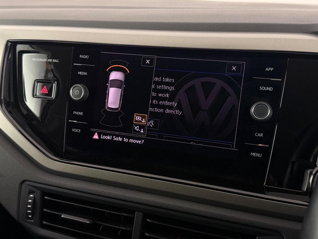 Volkswagen Polo thumbnail Infotainment System