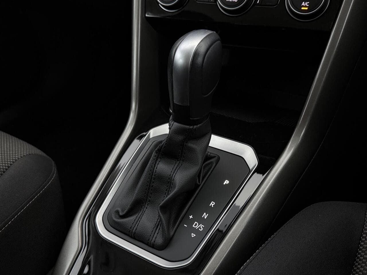 Volkswagen T-Roc thumbnail Interior Front