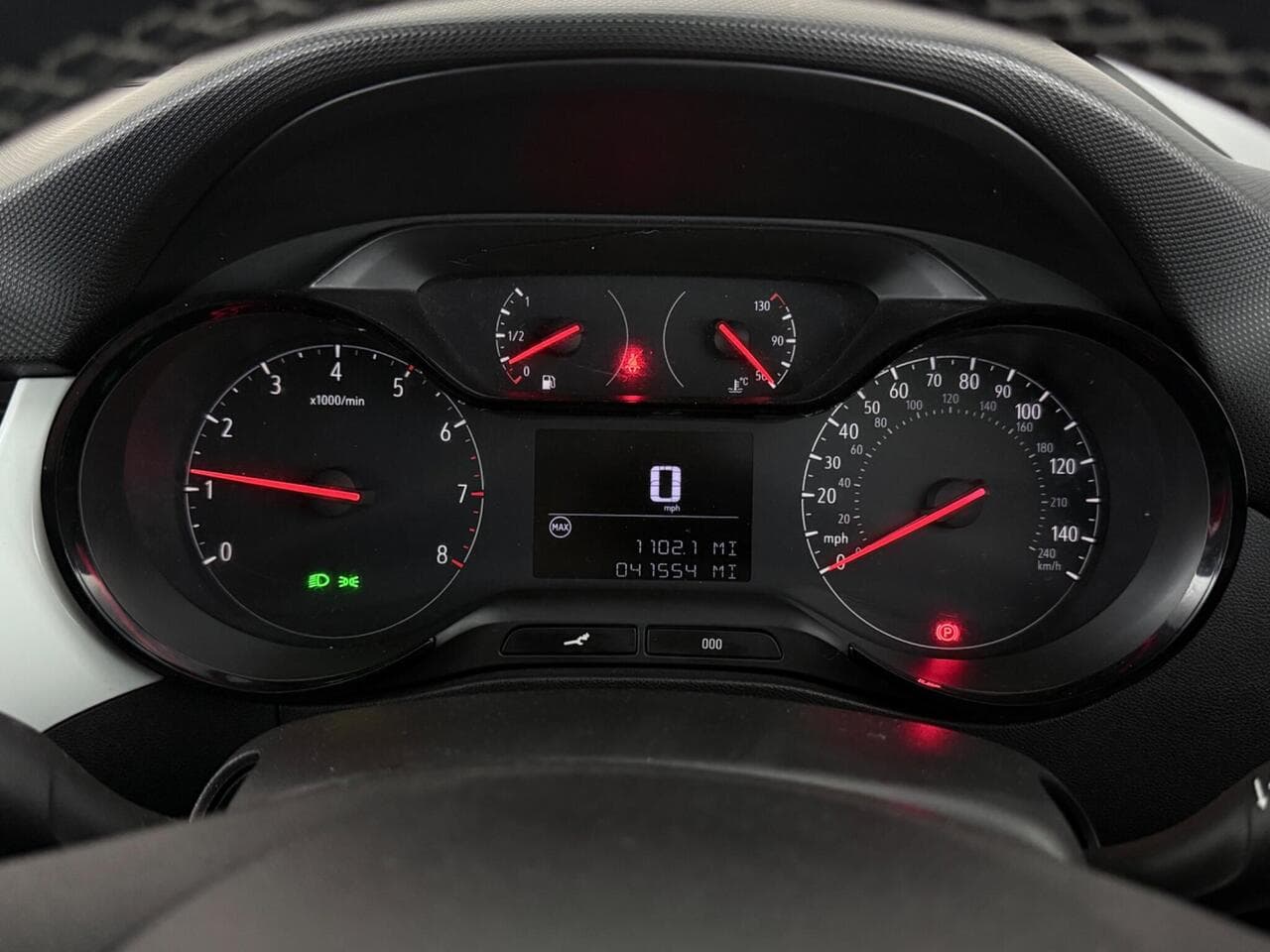 Vauxhall Crossland X thumbnail Driver Instruments