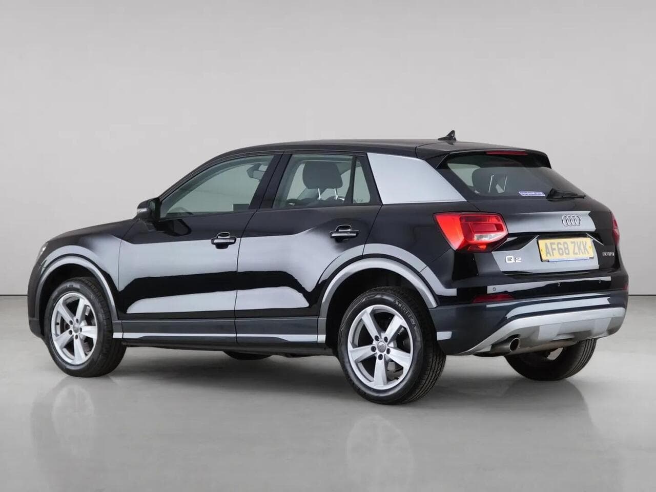 Audi Q2 thumbnail Rear Left