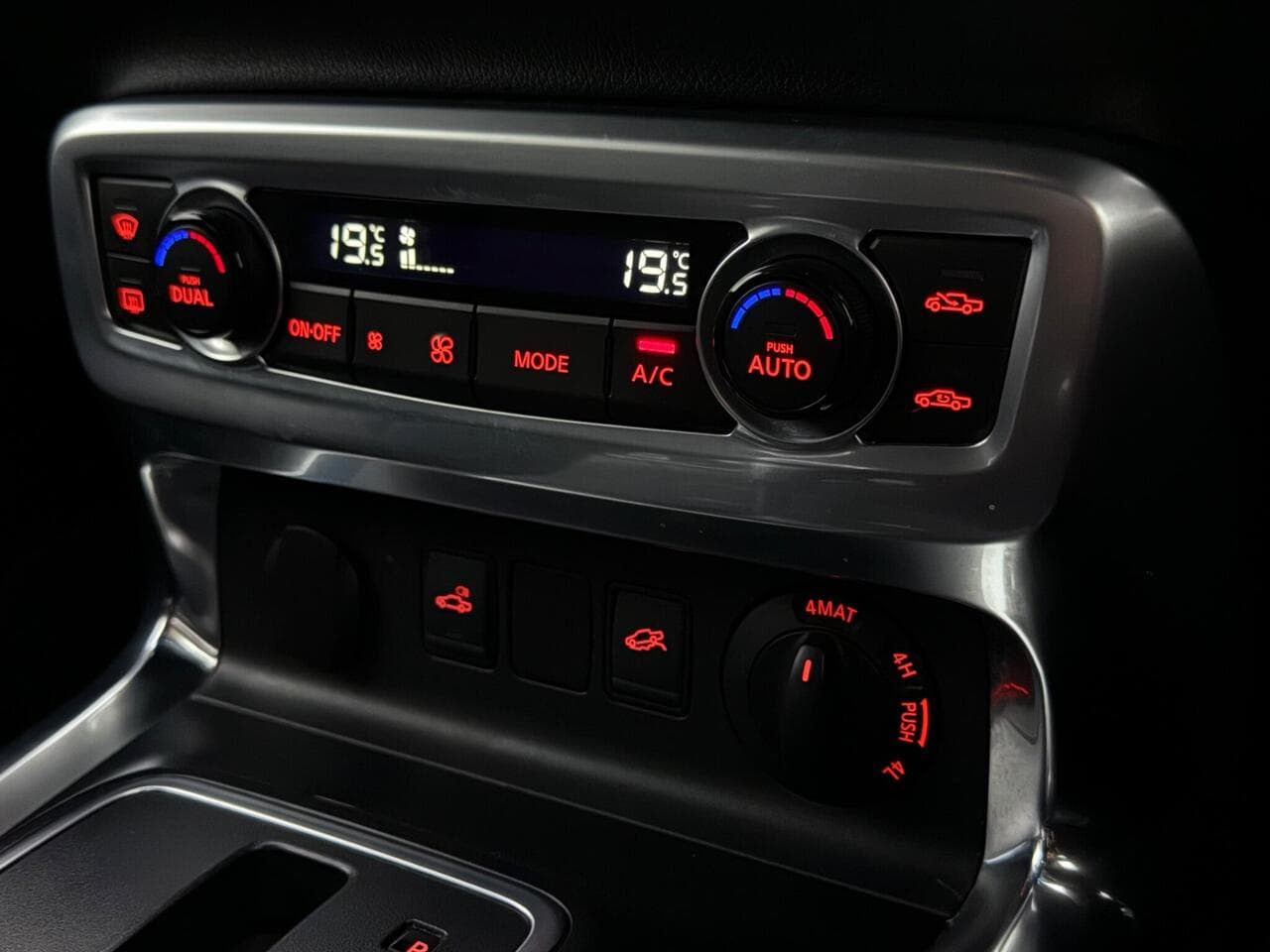 Mercedes-Benz X Class thumbnail Misc Controls