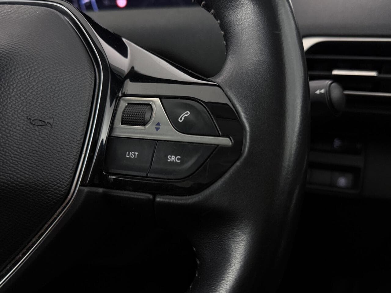 Peugeot 5008 thumbnail Misc Controls