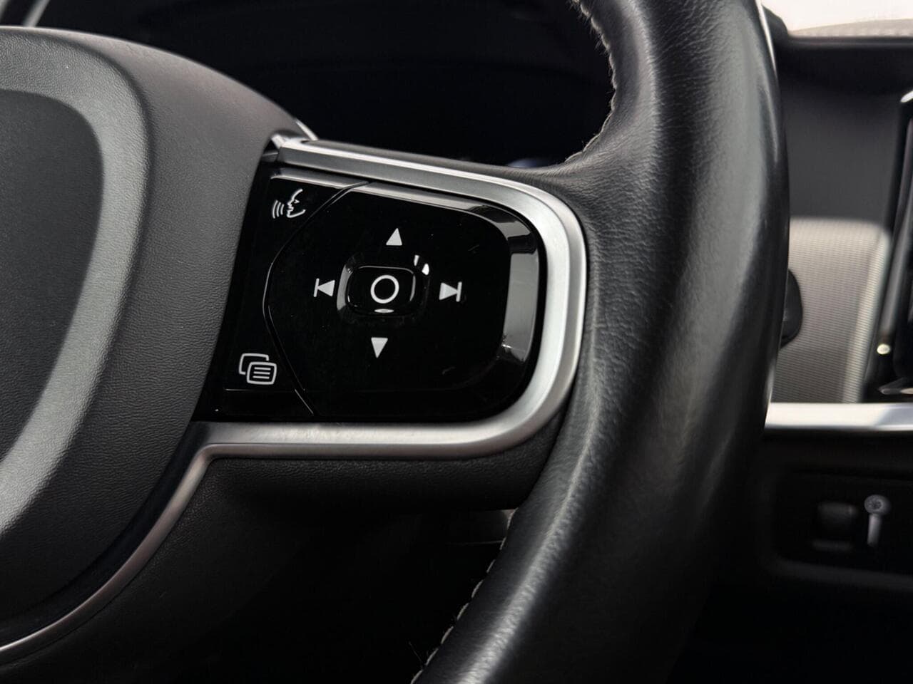 Volvo V90 thumbnail Misc Controls