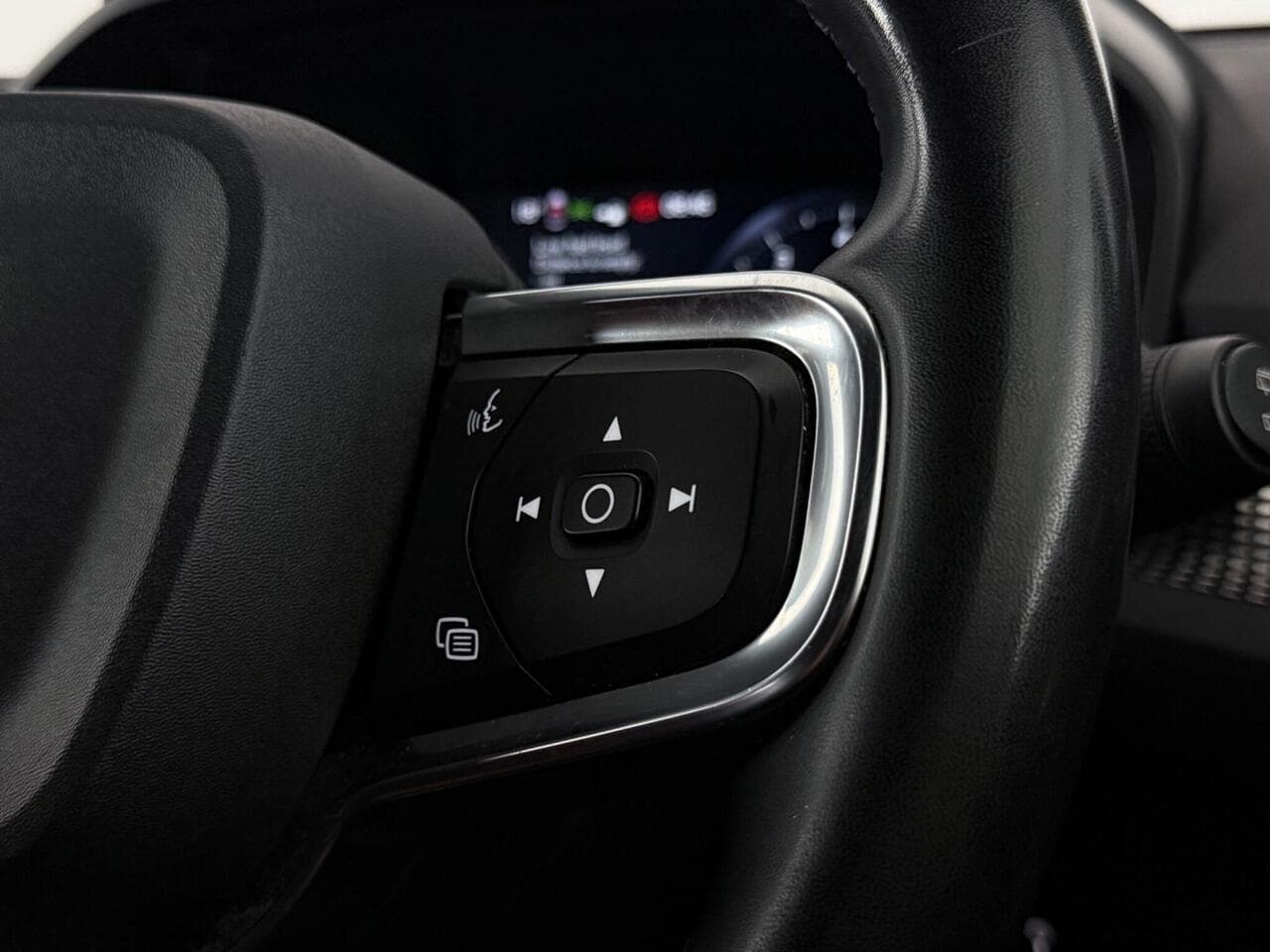 Volvo XC40 thumbnail Misc Controls