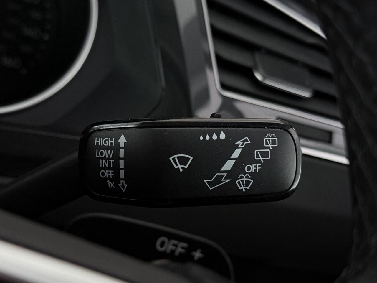Volkswagen Tiguan thumbnail Misc Controls