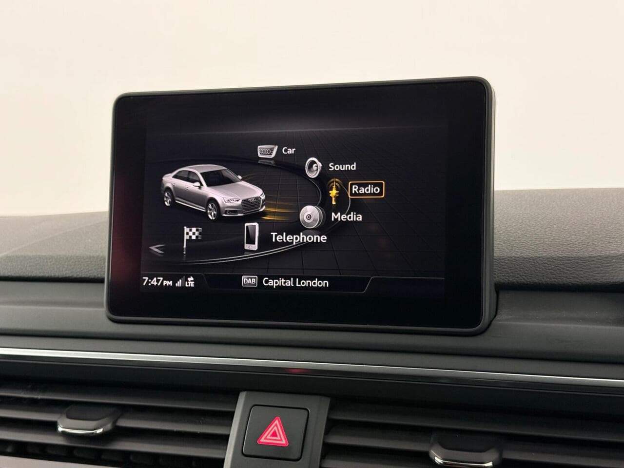 Audi A4 thumbnail Infotainment System