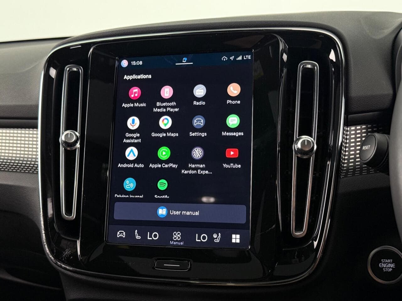 Volvo XC40 thumbnail Infotainment System