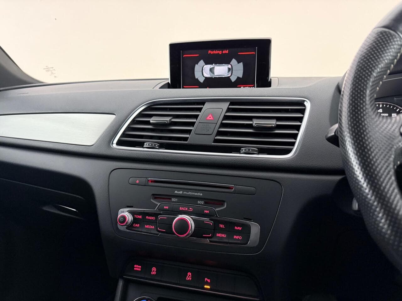 Audi Q3 thumbnail Infotainment System