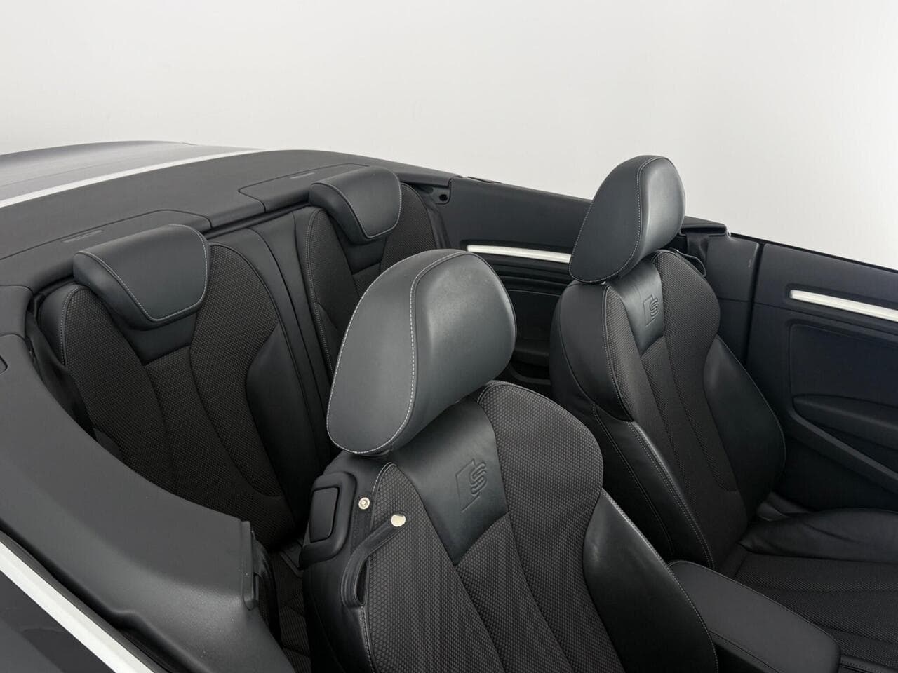 Audi A3 Cabriolet thumbnail Seats Rear