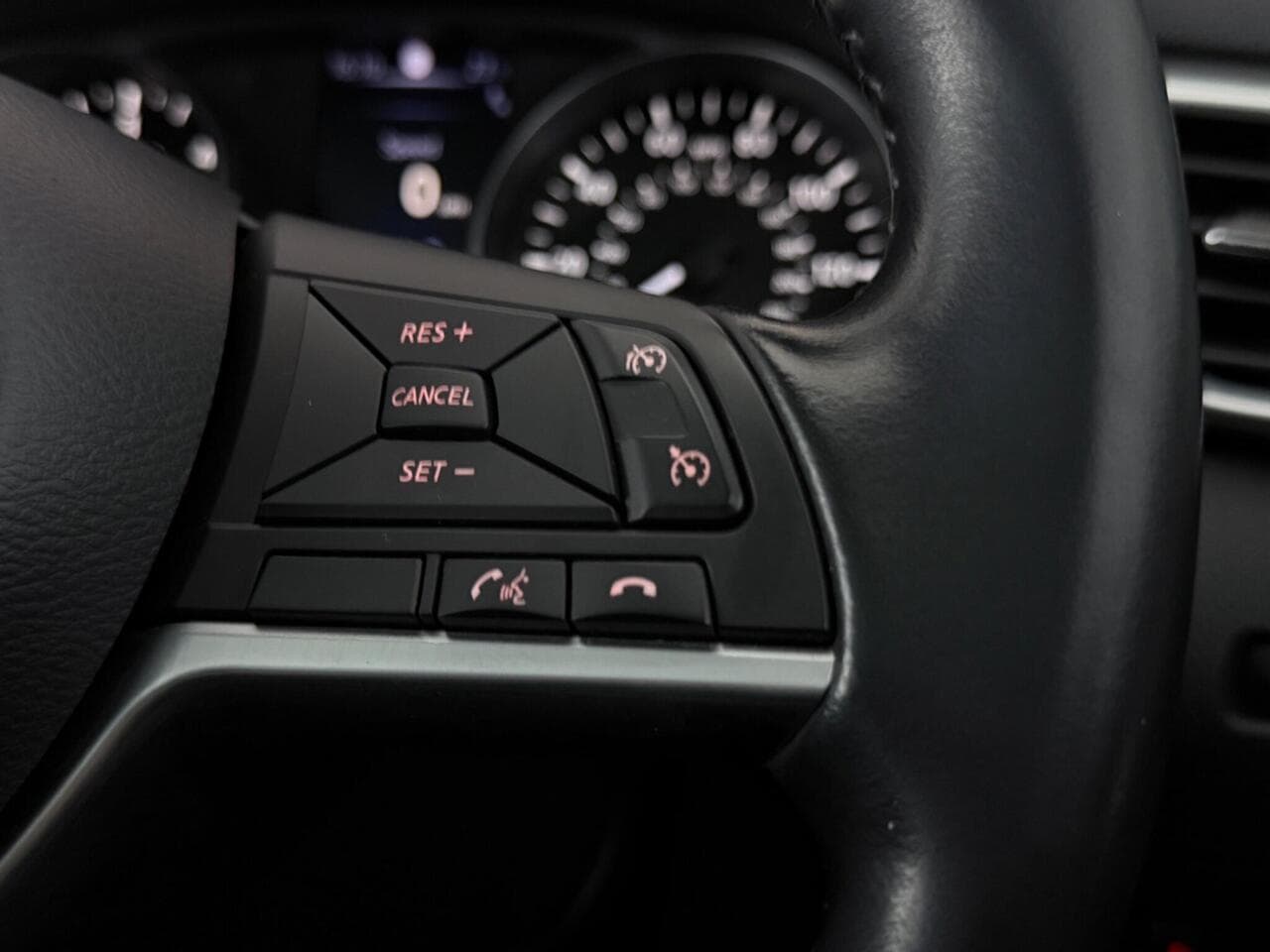 Nissan Qashqai thumbnail Misc Controls