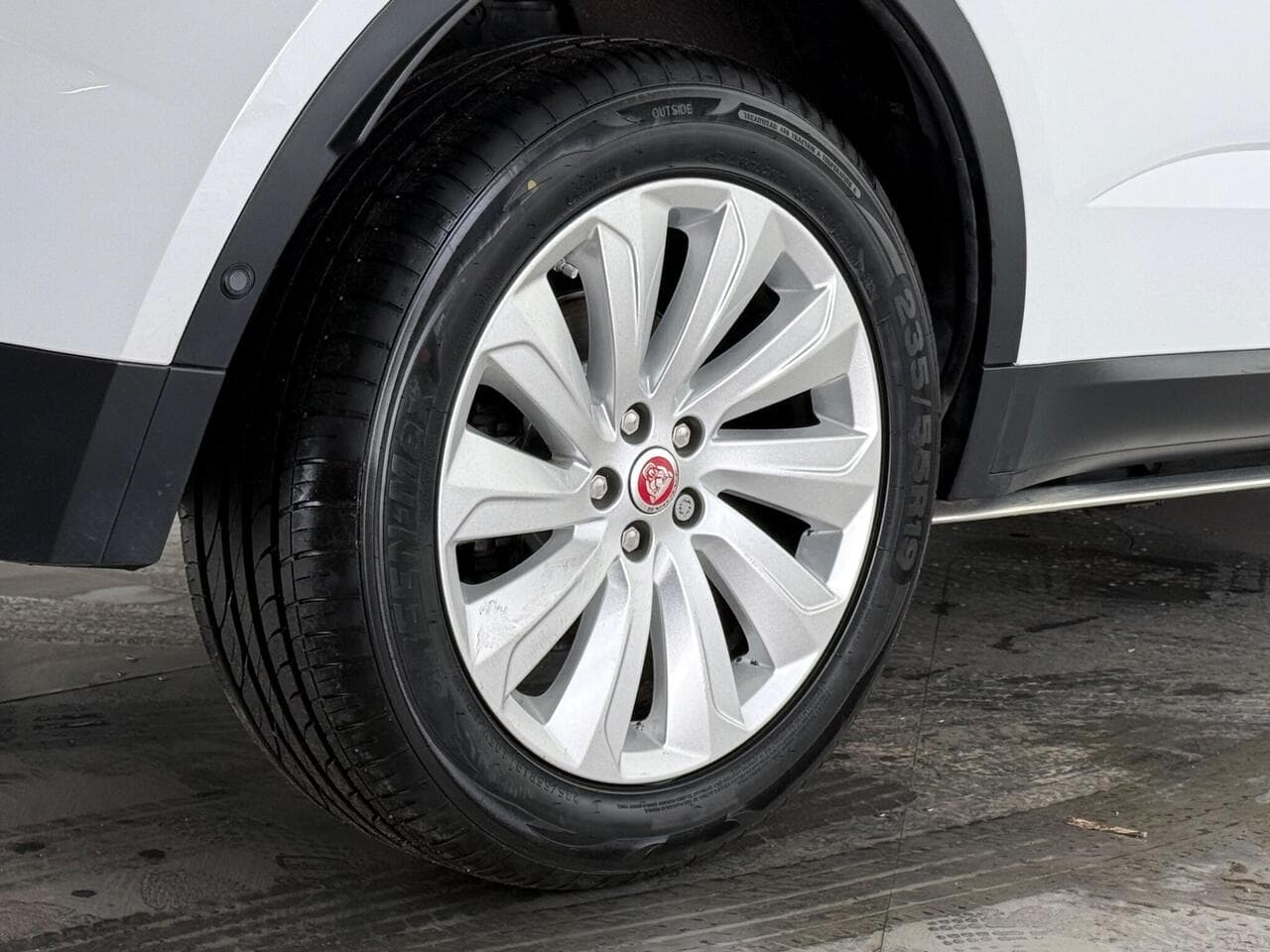 Jaguar E-PACE thumbnail Wheel