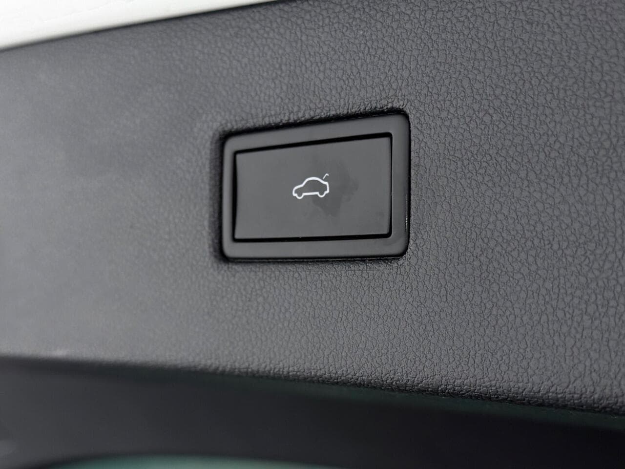 Volkswagen Tiguan thumbnail Misc Controls