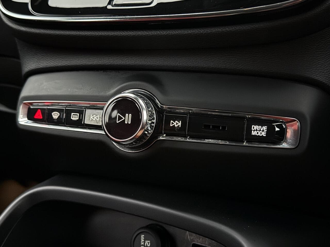 Volvo XC40 thumbnail Misc Controls