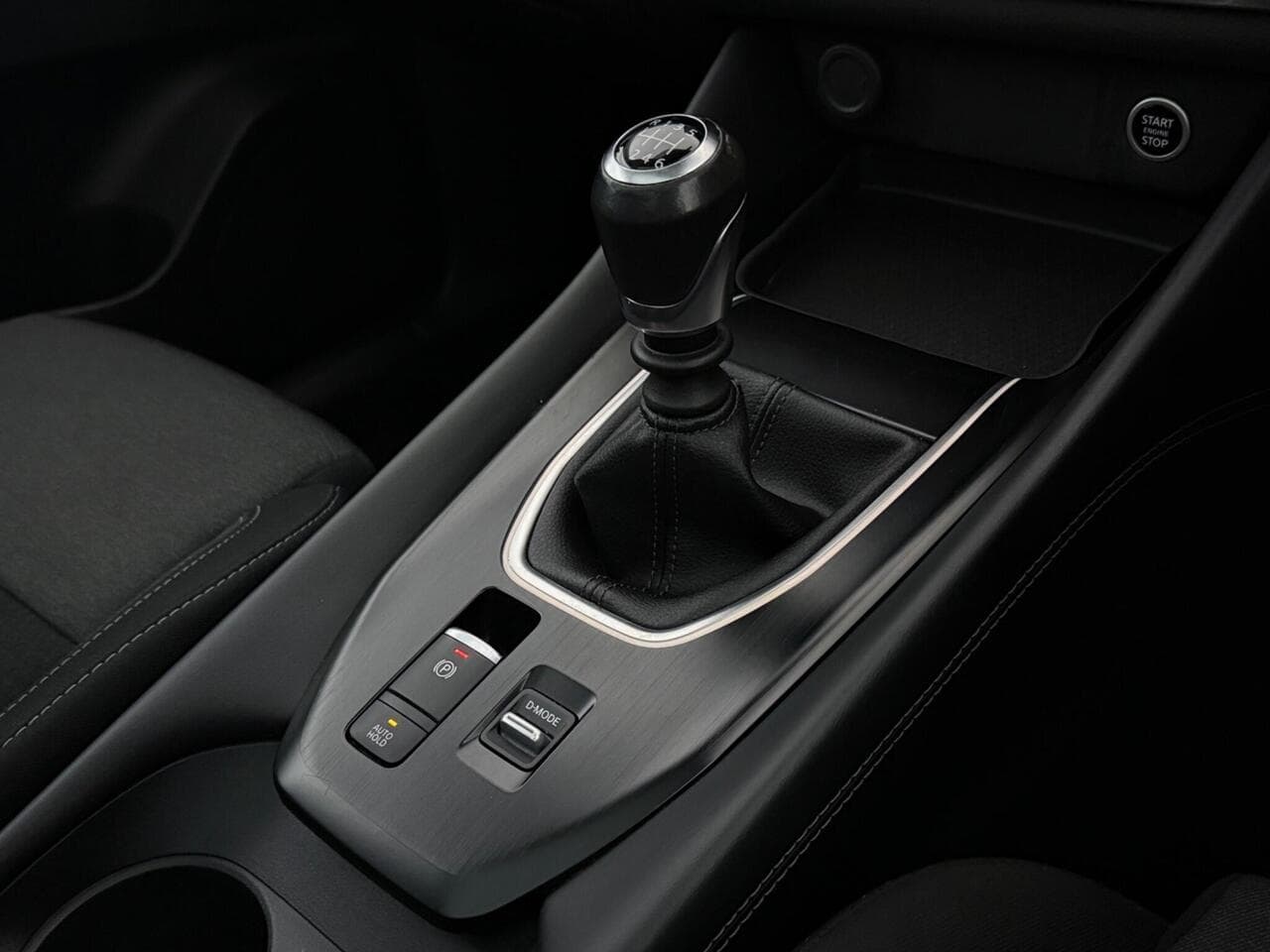 Nissan Qashqai thumbnail Interior Front
