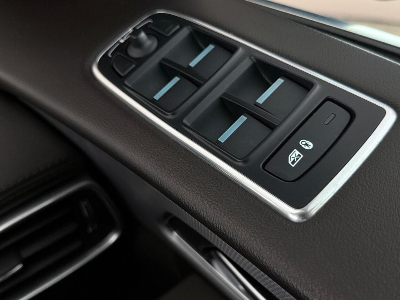 Jaguar F-PACE thumbnail Misc Controls