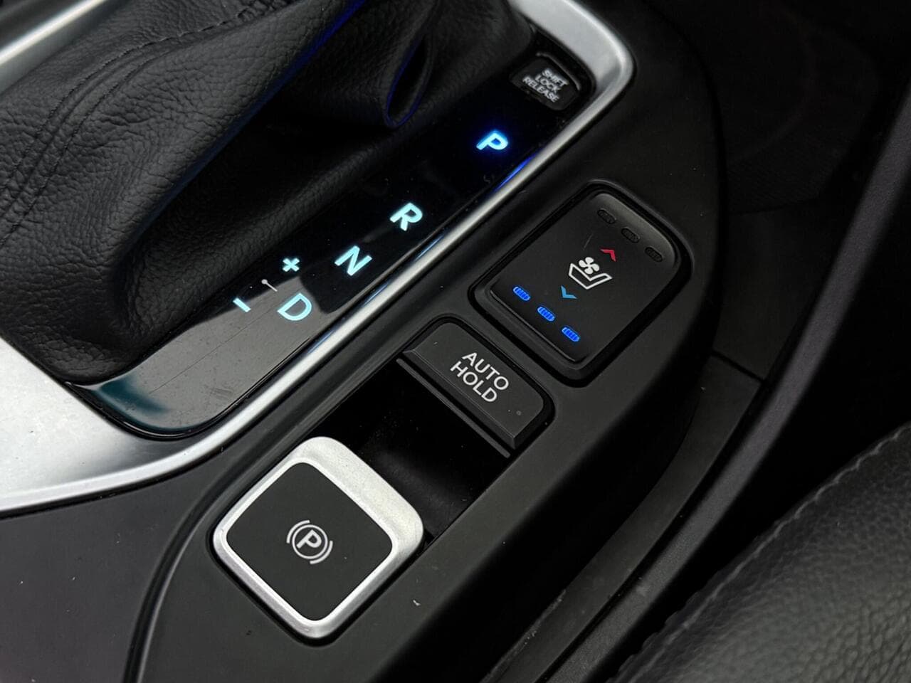 Hyundai Santa Fe thumbnail Misc Controls