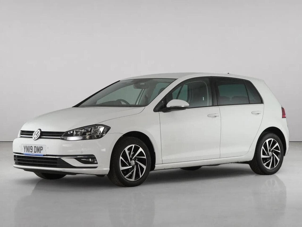 Volkswagen Golf thumbnail Front Left