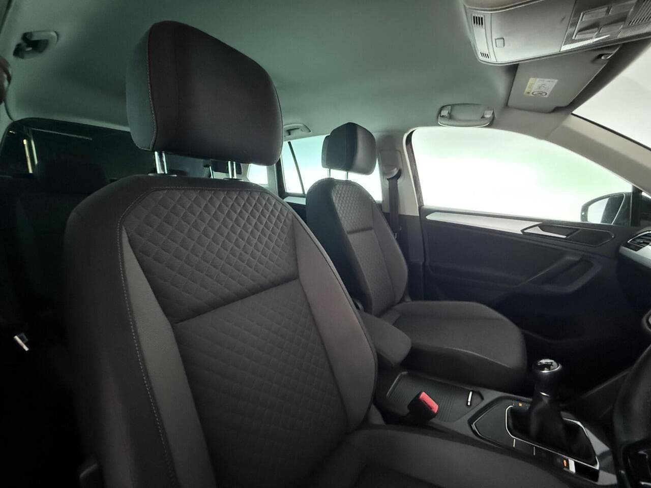 Volkswagen Tiguan thumbnail Seat Driver