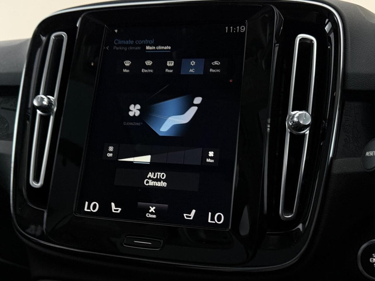 Volvo XC40 thumbnail Infotainment System