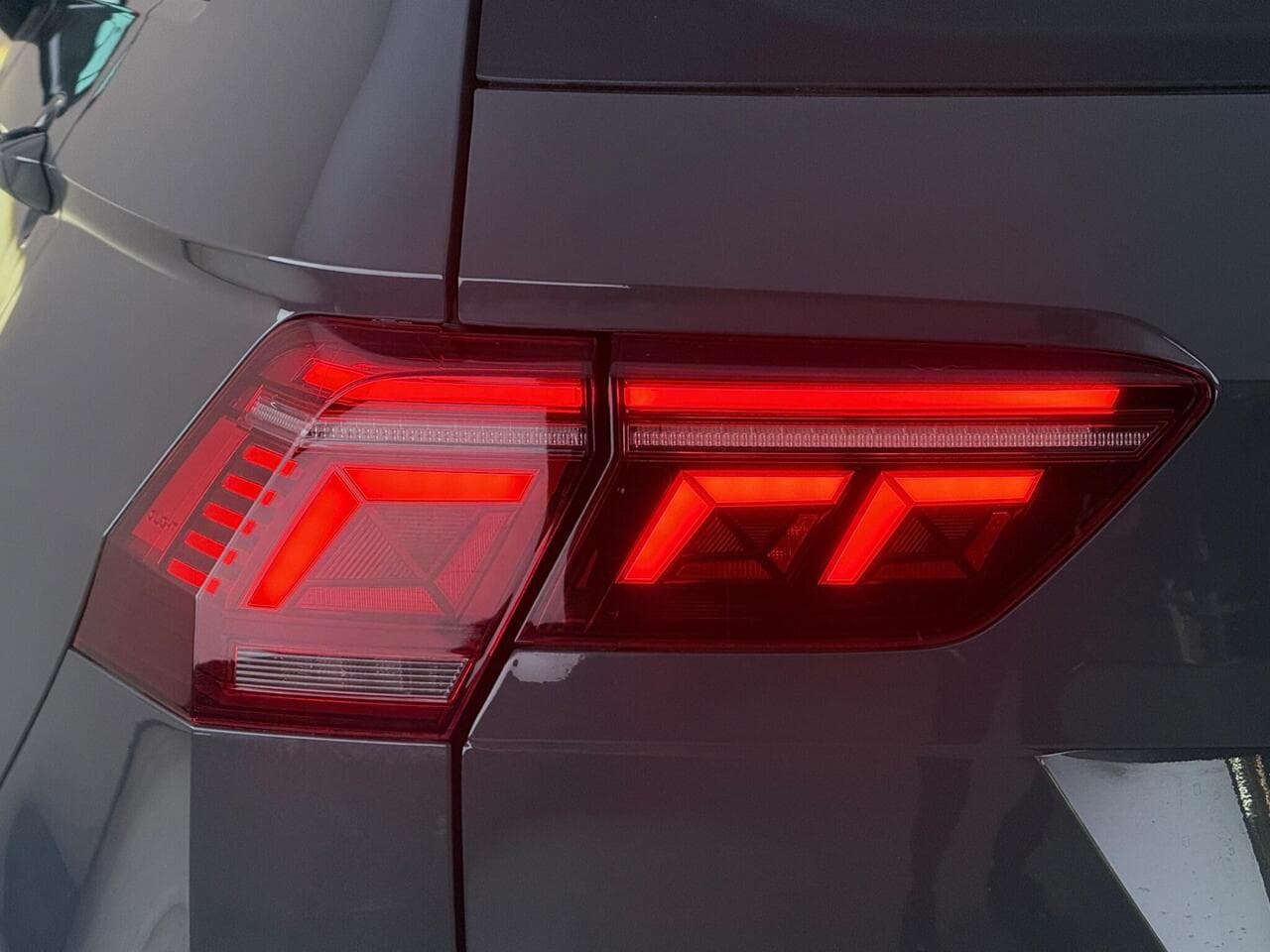 Volkswagen Tiguan thumbnail Lights Rear