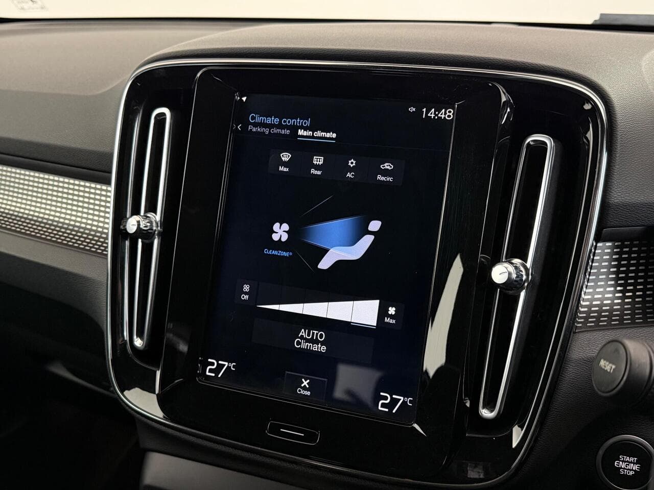 Volvo XC40 thumbnail Infotainment System