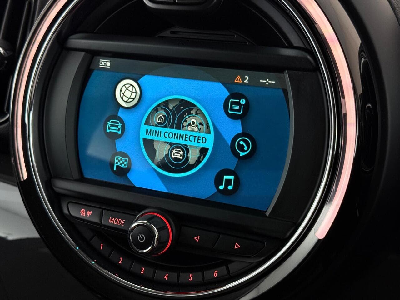 MINI Countryman thumbnail Infotainment System