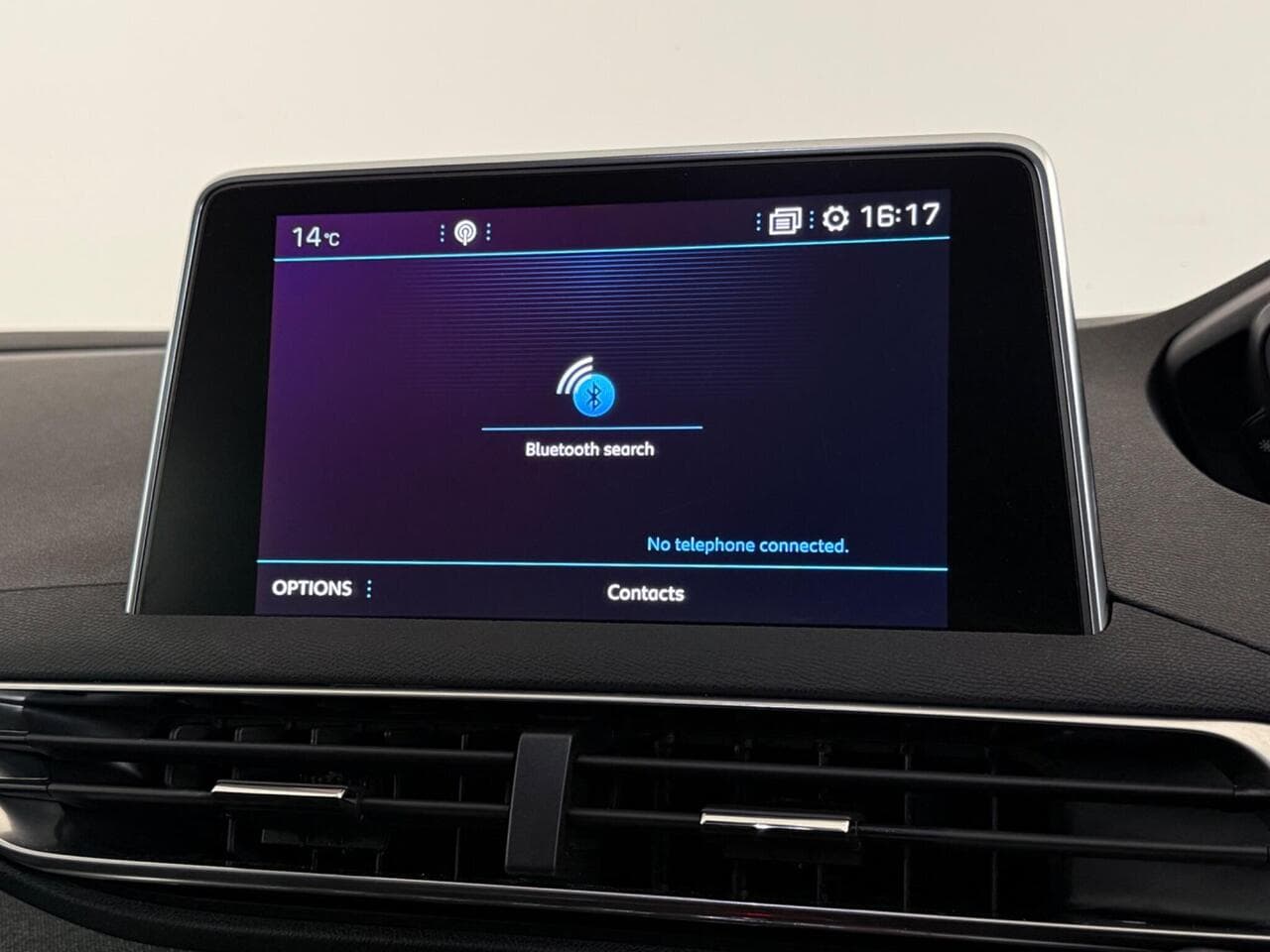 Peugeot 3008 thumbnail Infotainment System