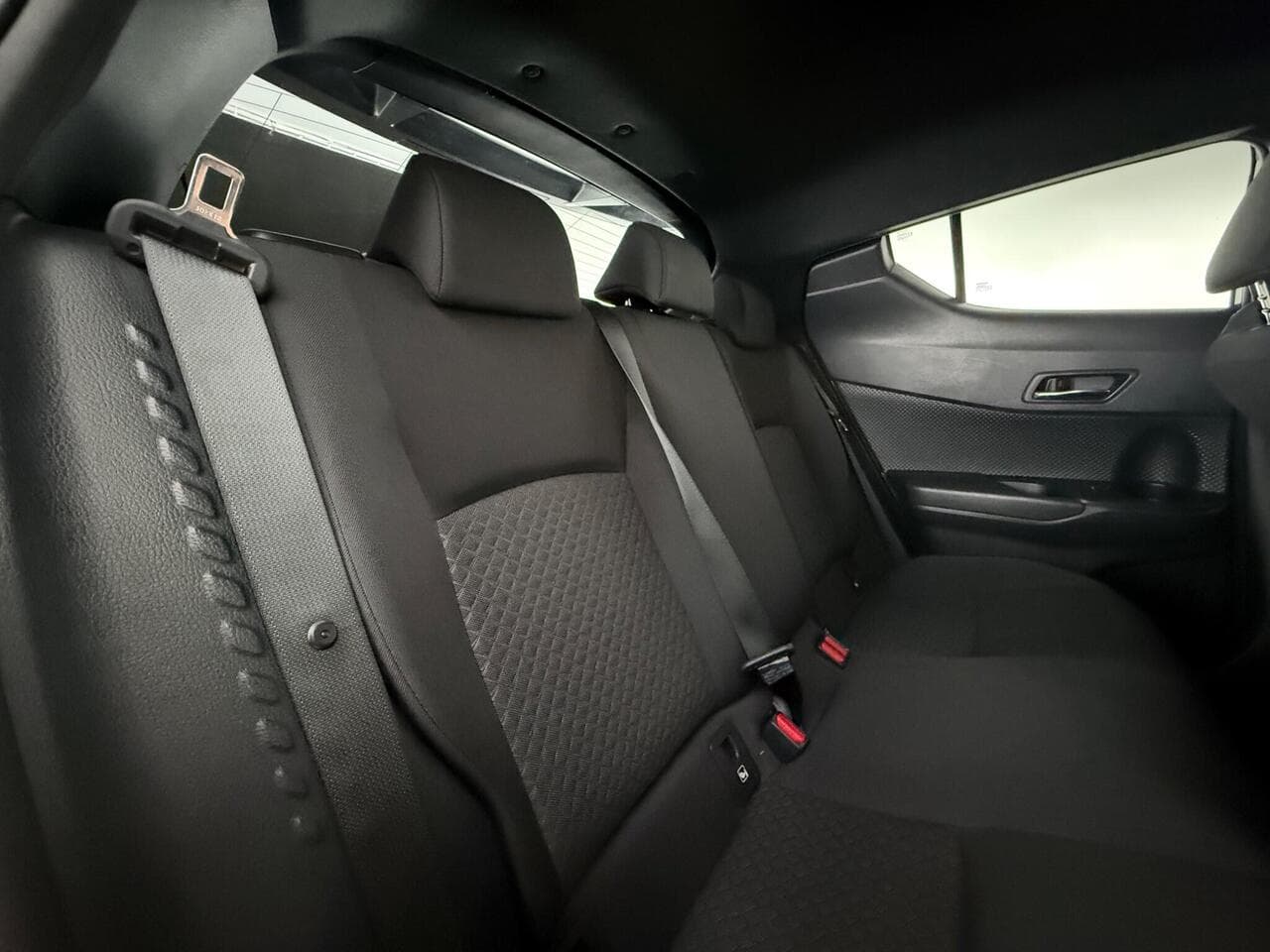 Toyota C-HR thumbnail Seats Rear