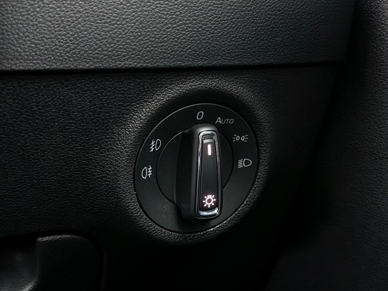 Skoda Karoq thumbnail Misc Controls