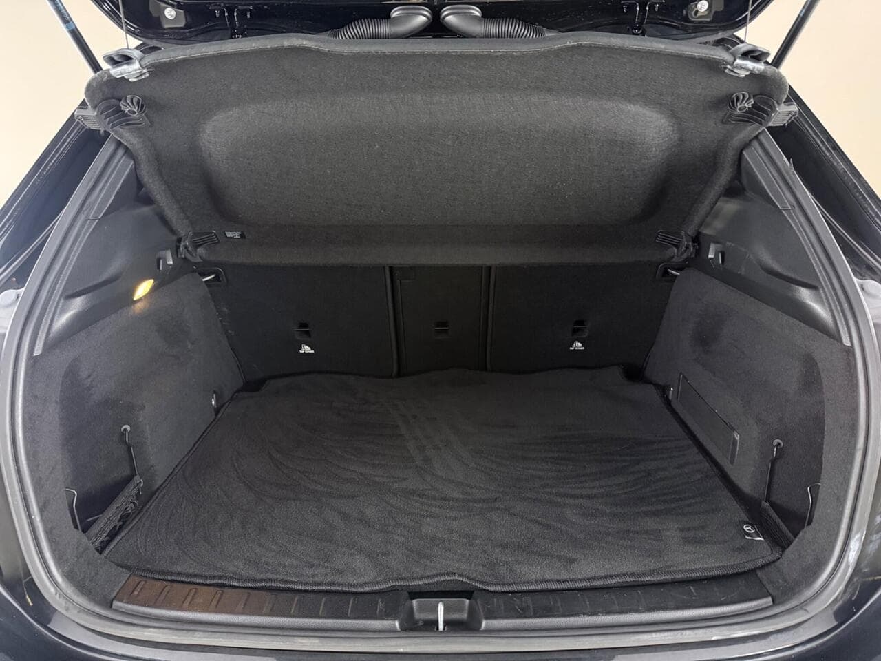 Mercedes-Benz GLA thumbnail Boot
