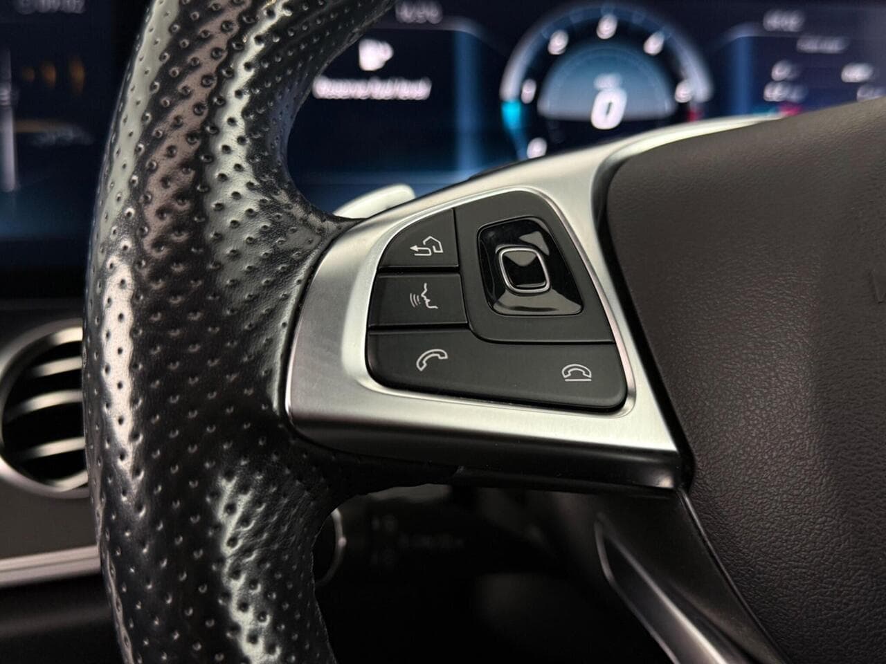 Mercedes-Benz E Class thumbnail Misc Controls