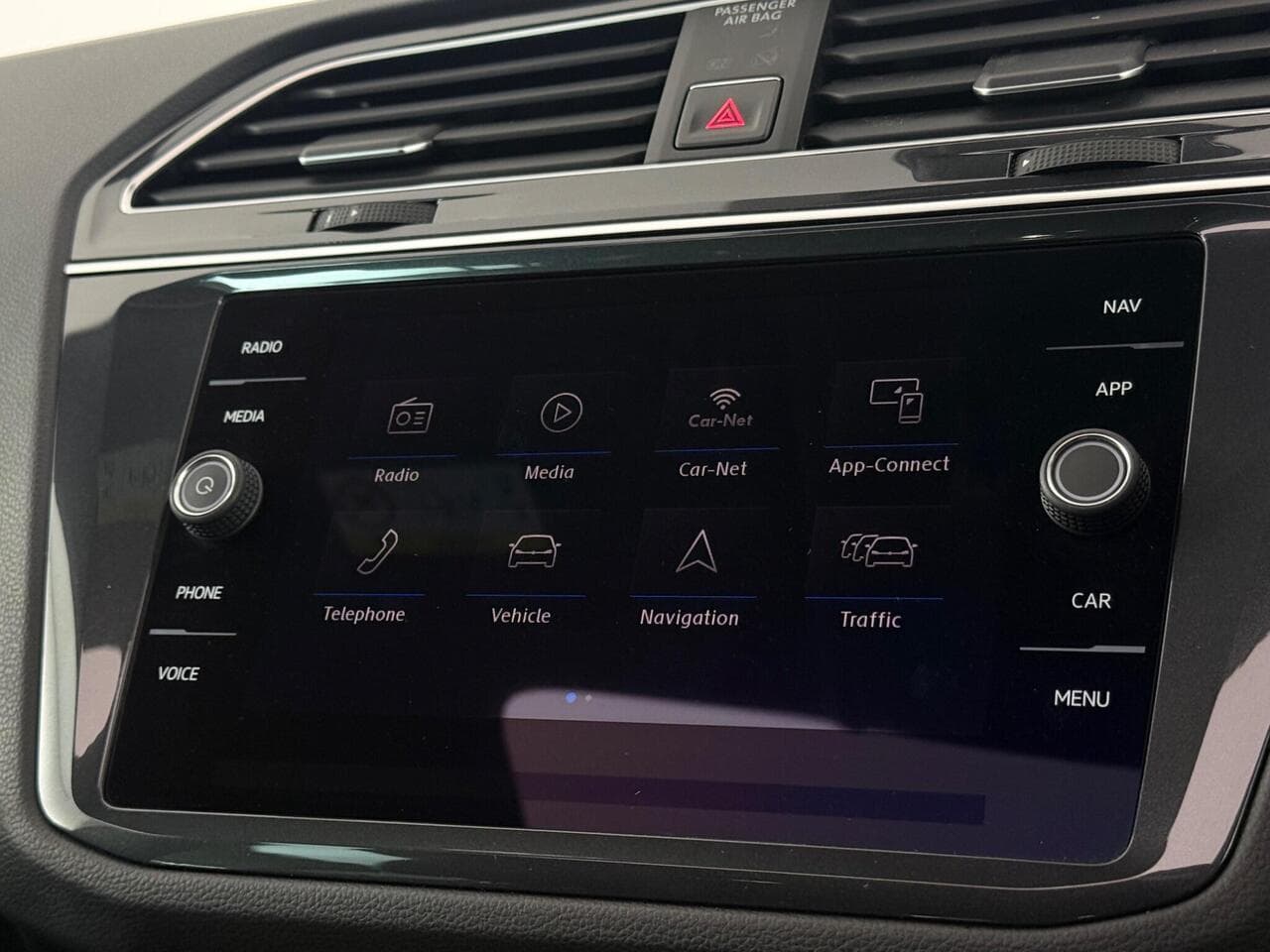 Volkswagen Tiguan thumbnail Infotainment System