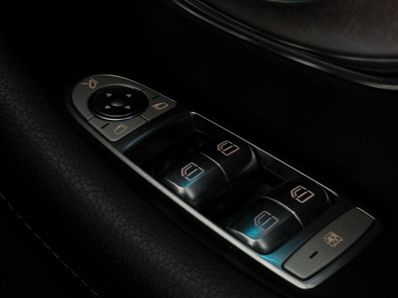 Mercedes-Benz E Class thumbnail Inconclusive