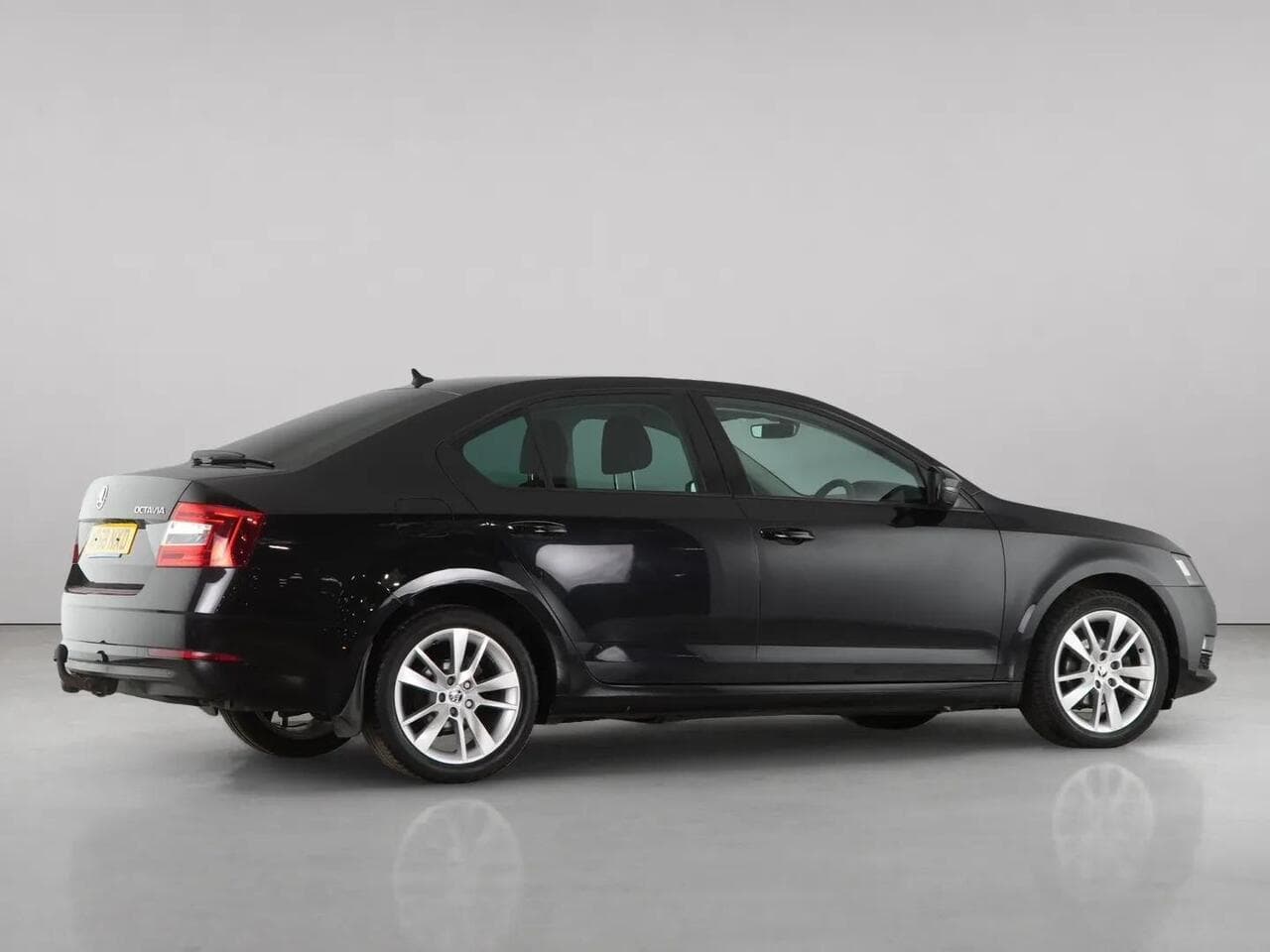 Skoda Octavia thumbnail Side Right