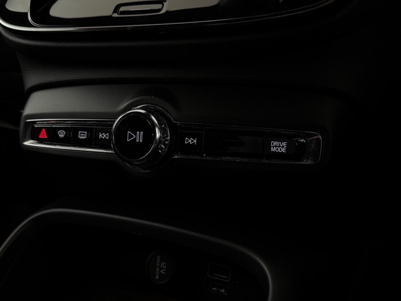 Volvo XC40 thumbnail Misc Controls