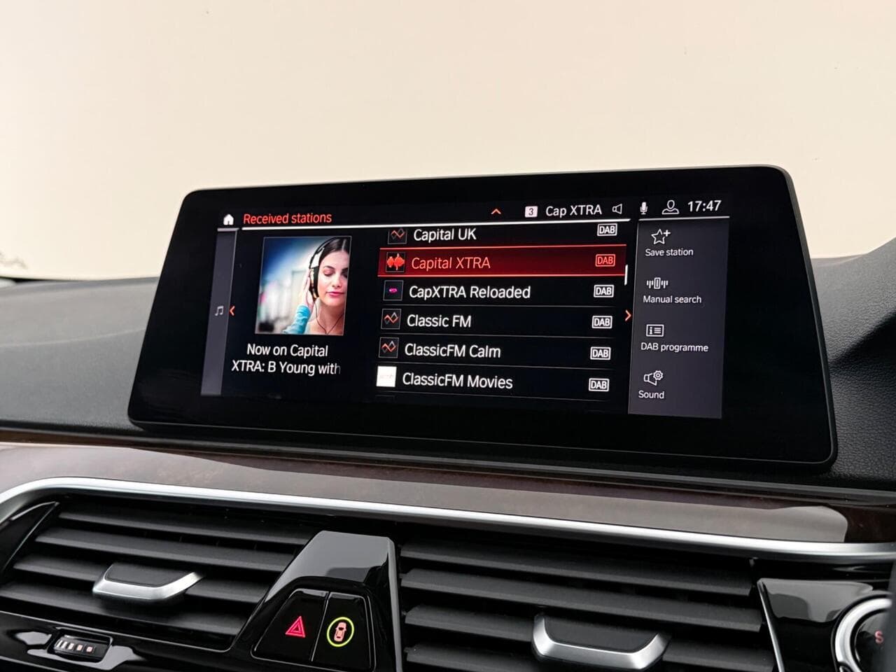 BMW 5 Series thumbnail Infotainment System