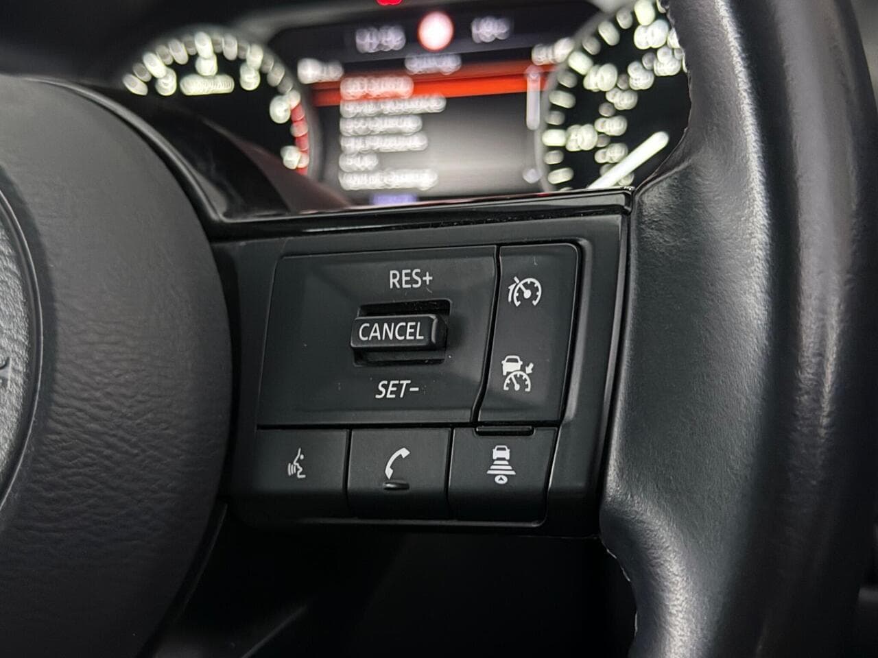 Nissan Qashqai thumbnail Misc Controls