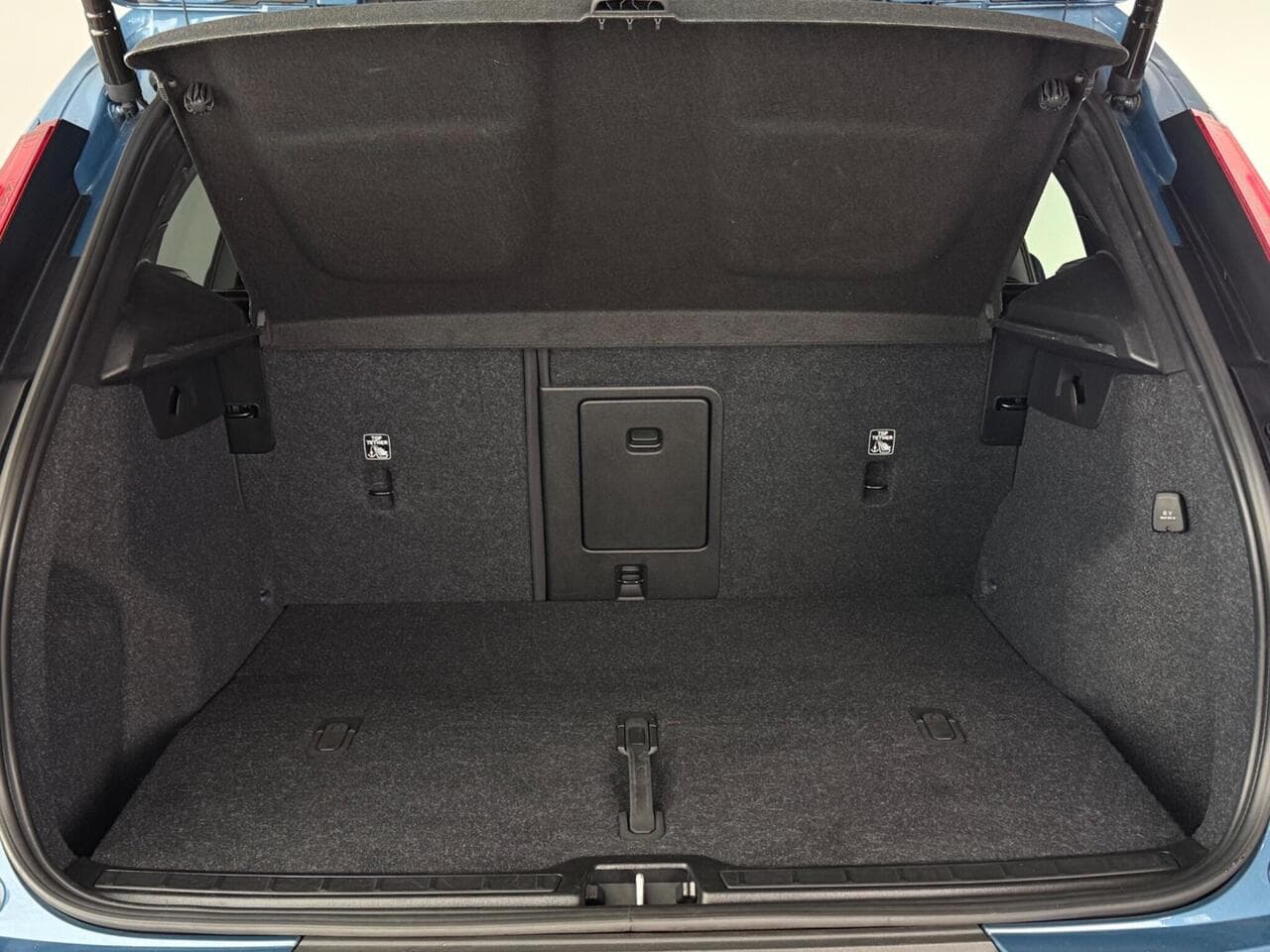 Volvo XC40 thumbnail Boot