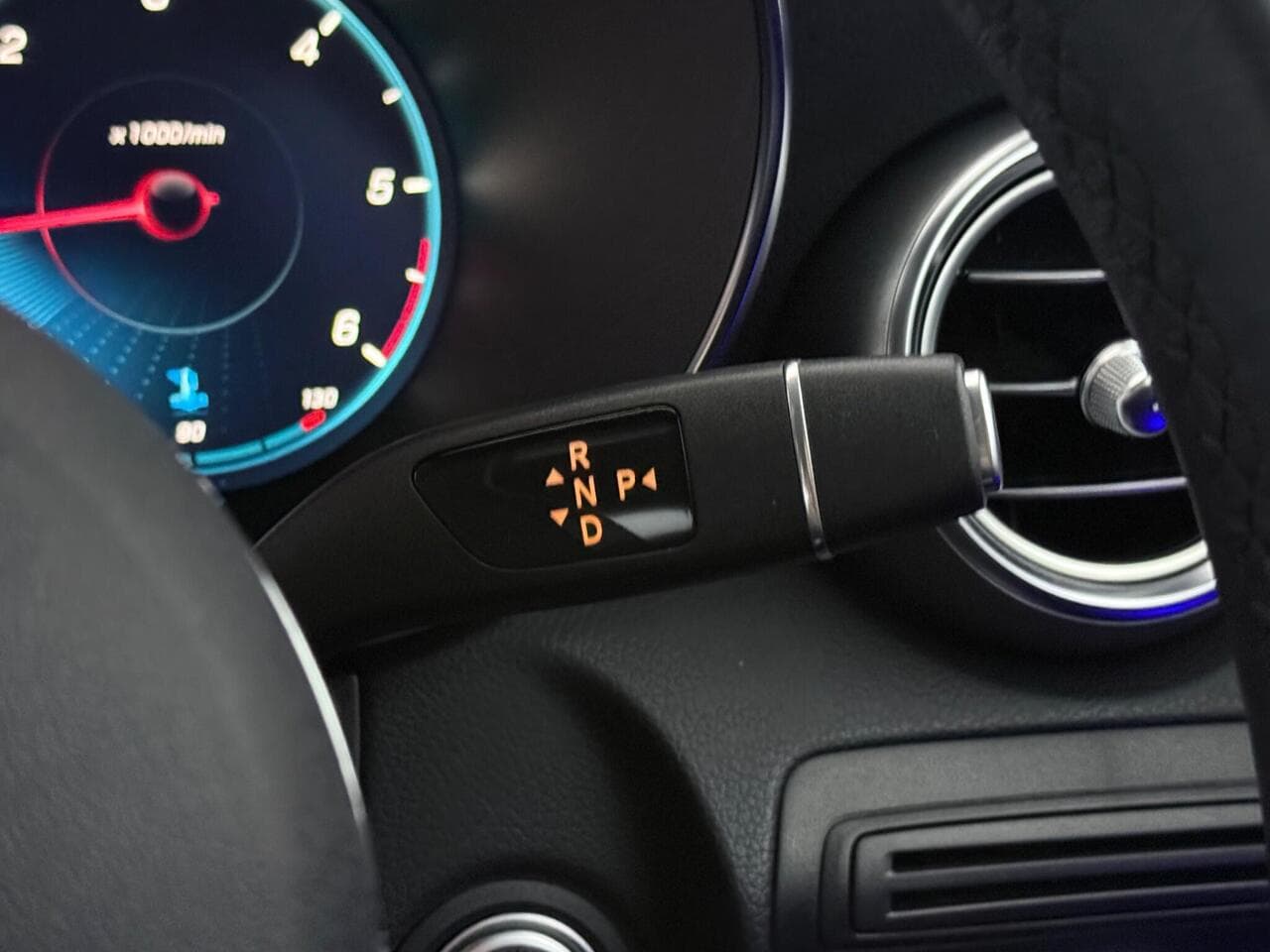 Mercedes-Benz GLC thumbnail Misc Controls