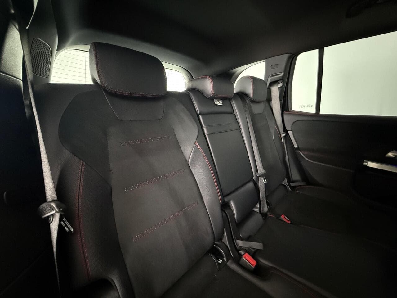 Mercedes-Benz GLB thumbnail Seats Rear