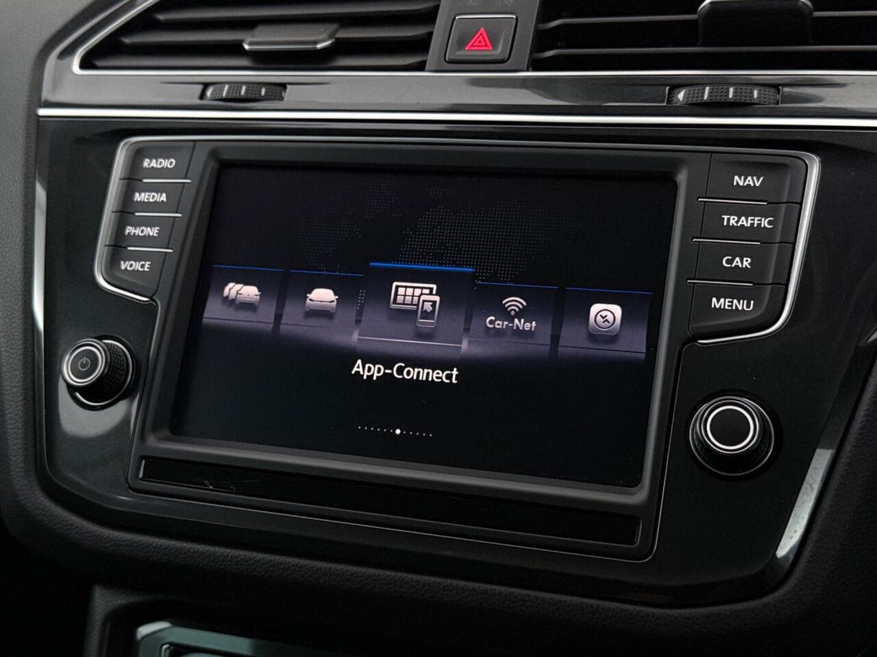 Volkswagen Tiguan thumbnail Infotainment System