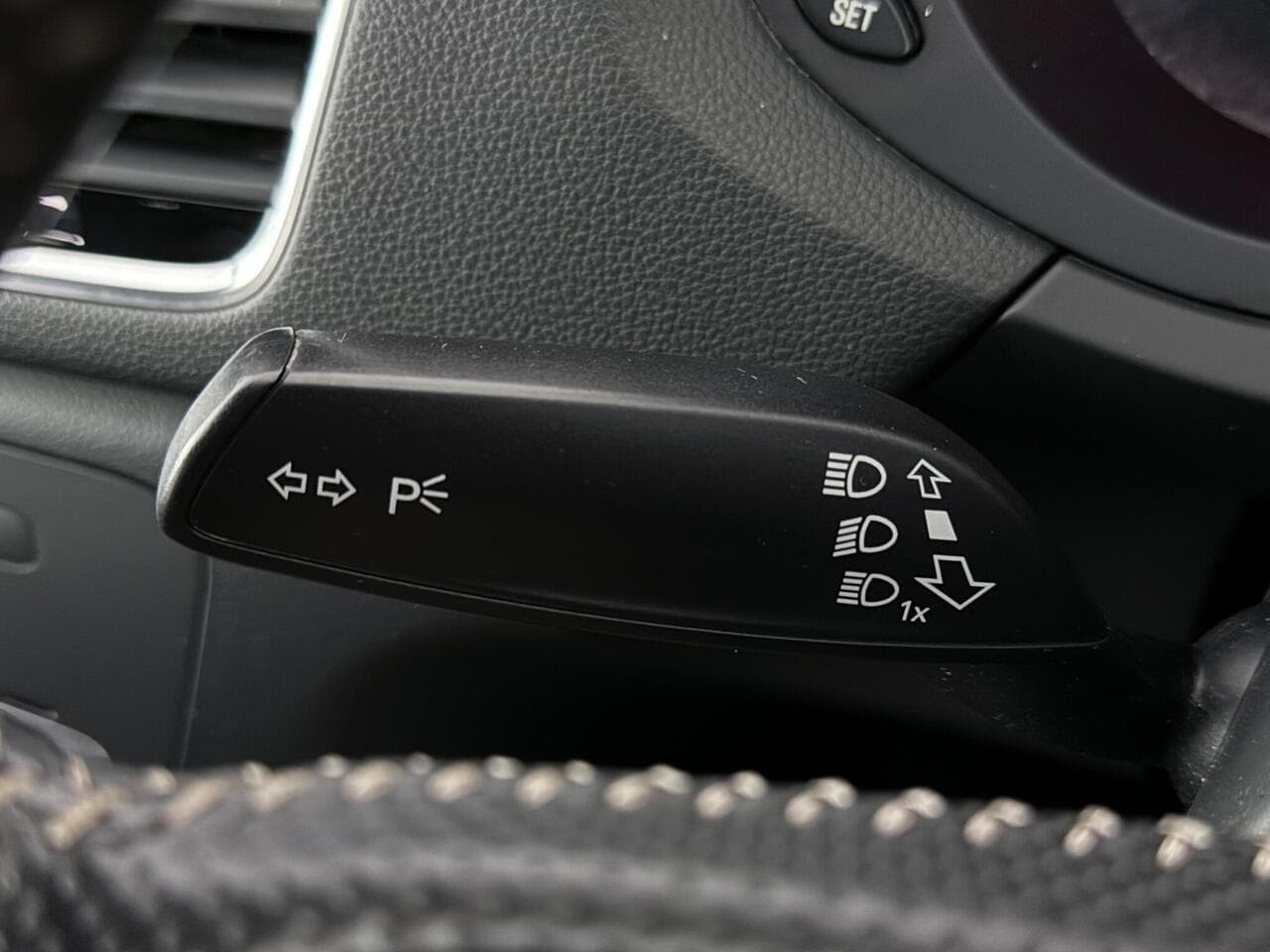 Audi Q3 thumbnail Misc Controls