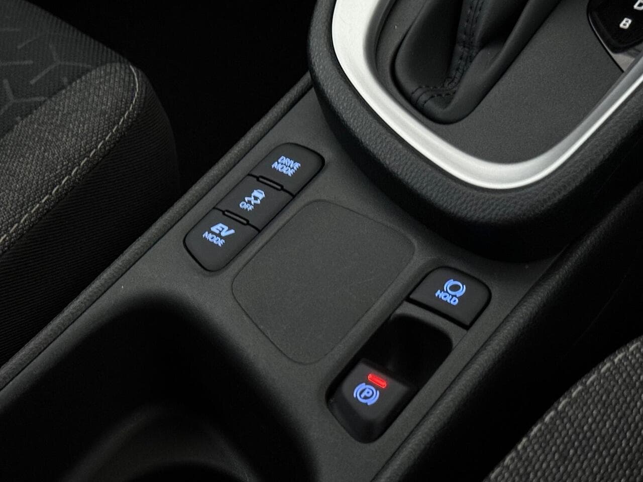 Toyota Yaris Cross thumbnail Misc Controls